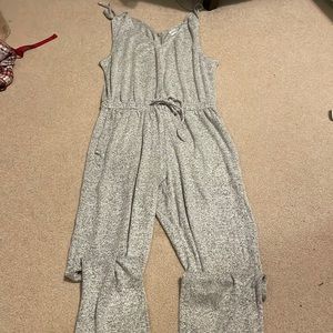 Gray romper casual can be used to sleep or run errands